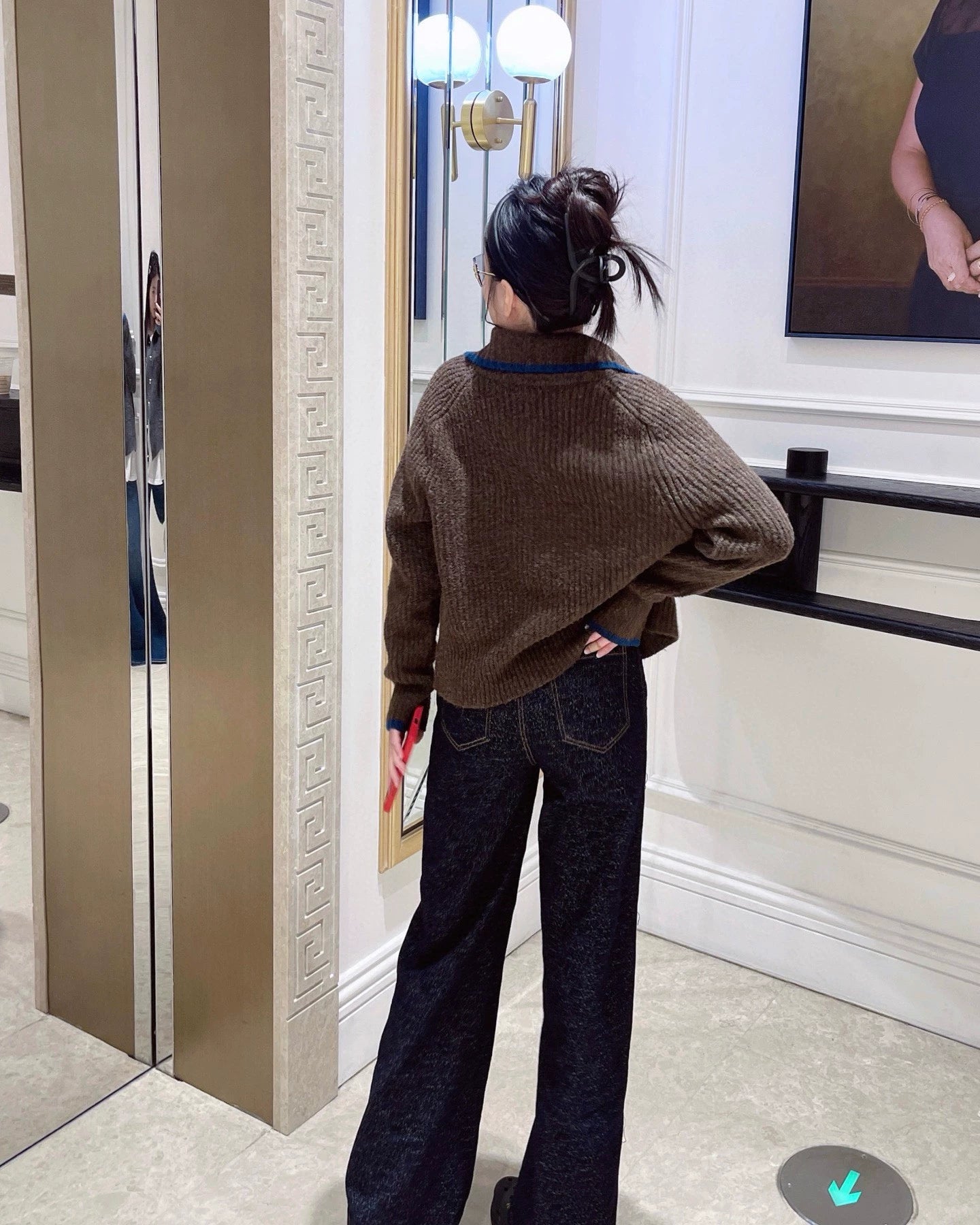 Collar contrasting sweater