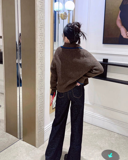 Collar contrasting sweater