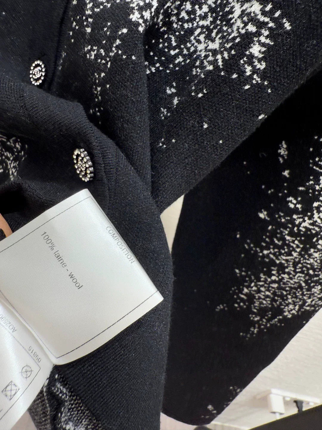 25fw Jacquard V-neck cardigan