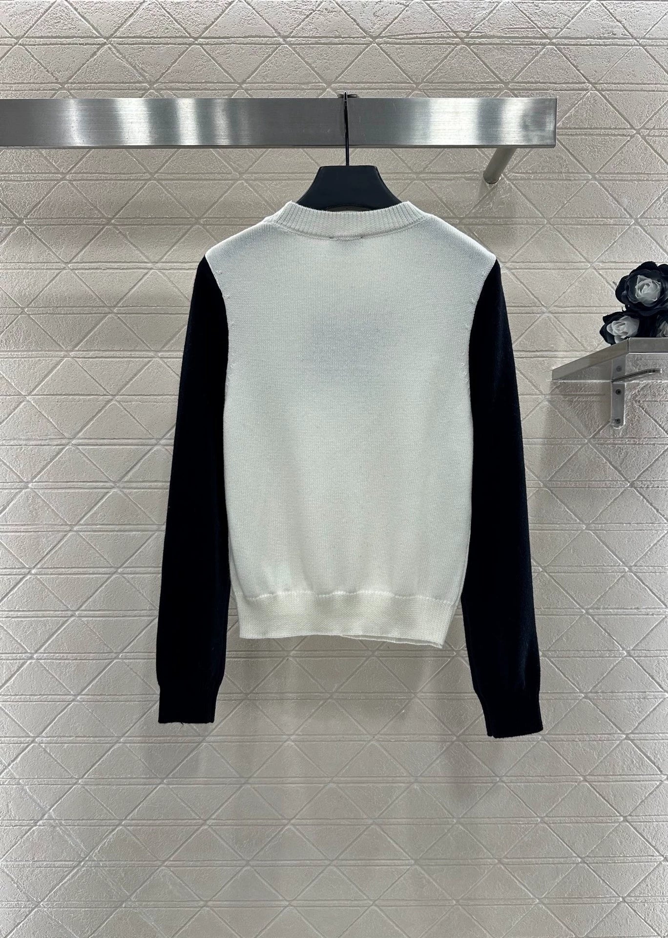 Round deer letter sweater