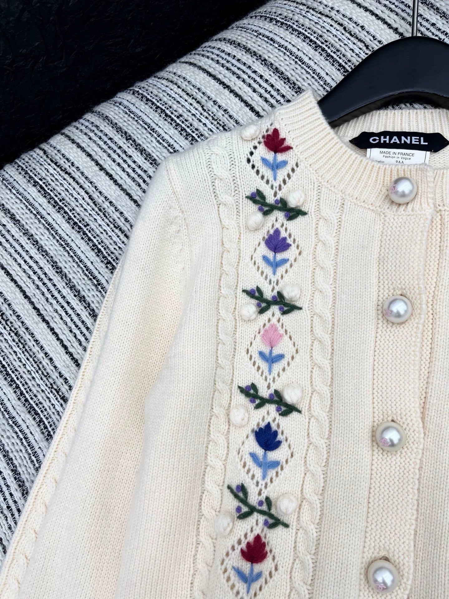 25fw Hook flower lotus leaf cardigan