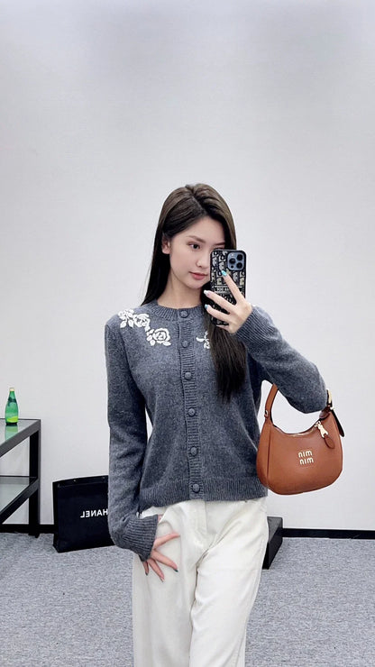 25fw Round neck embroidered cardigan