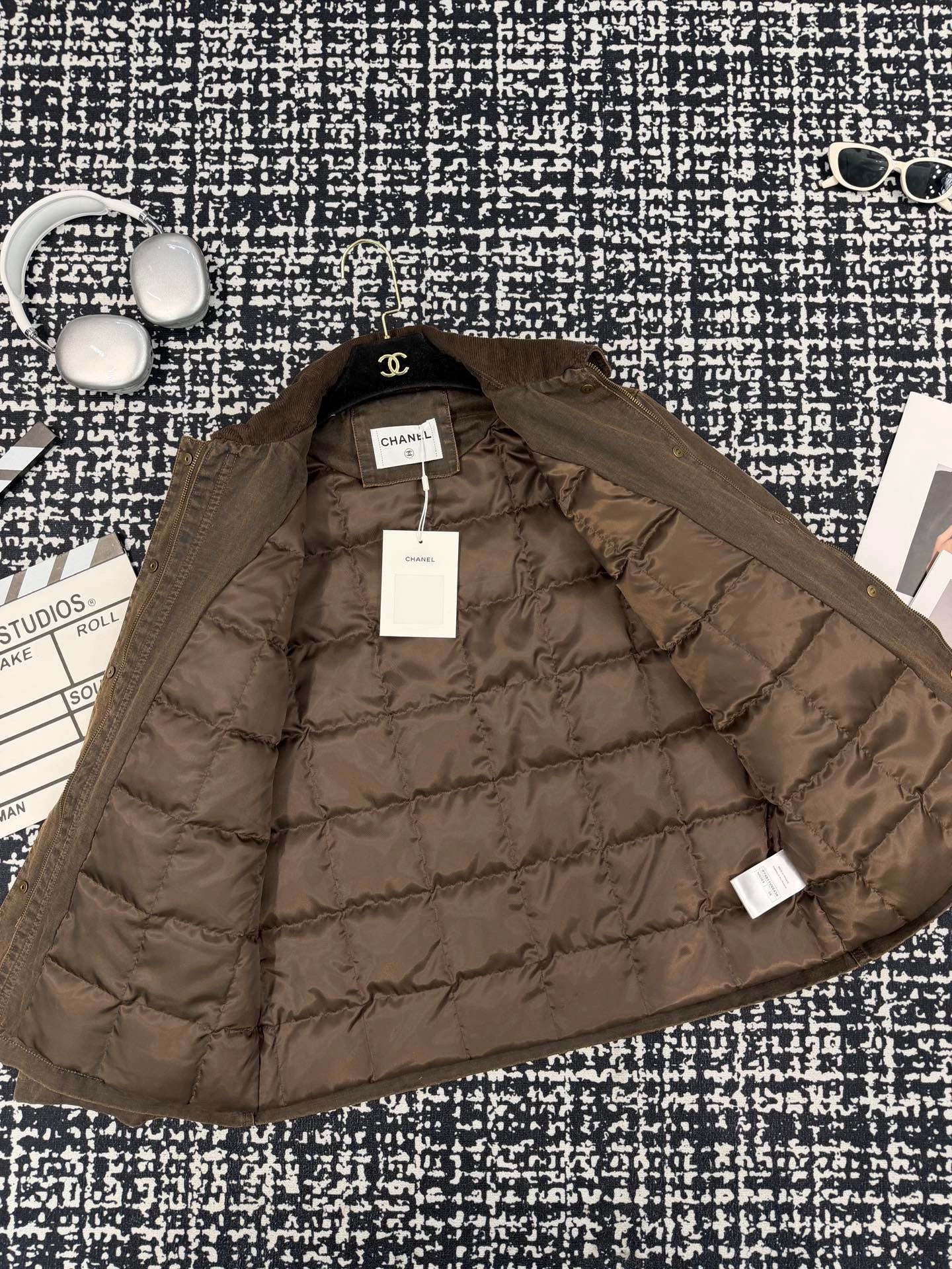 Make old denim workwear and goose down clothing