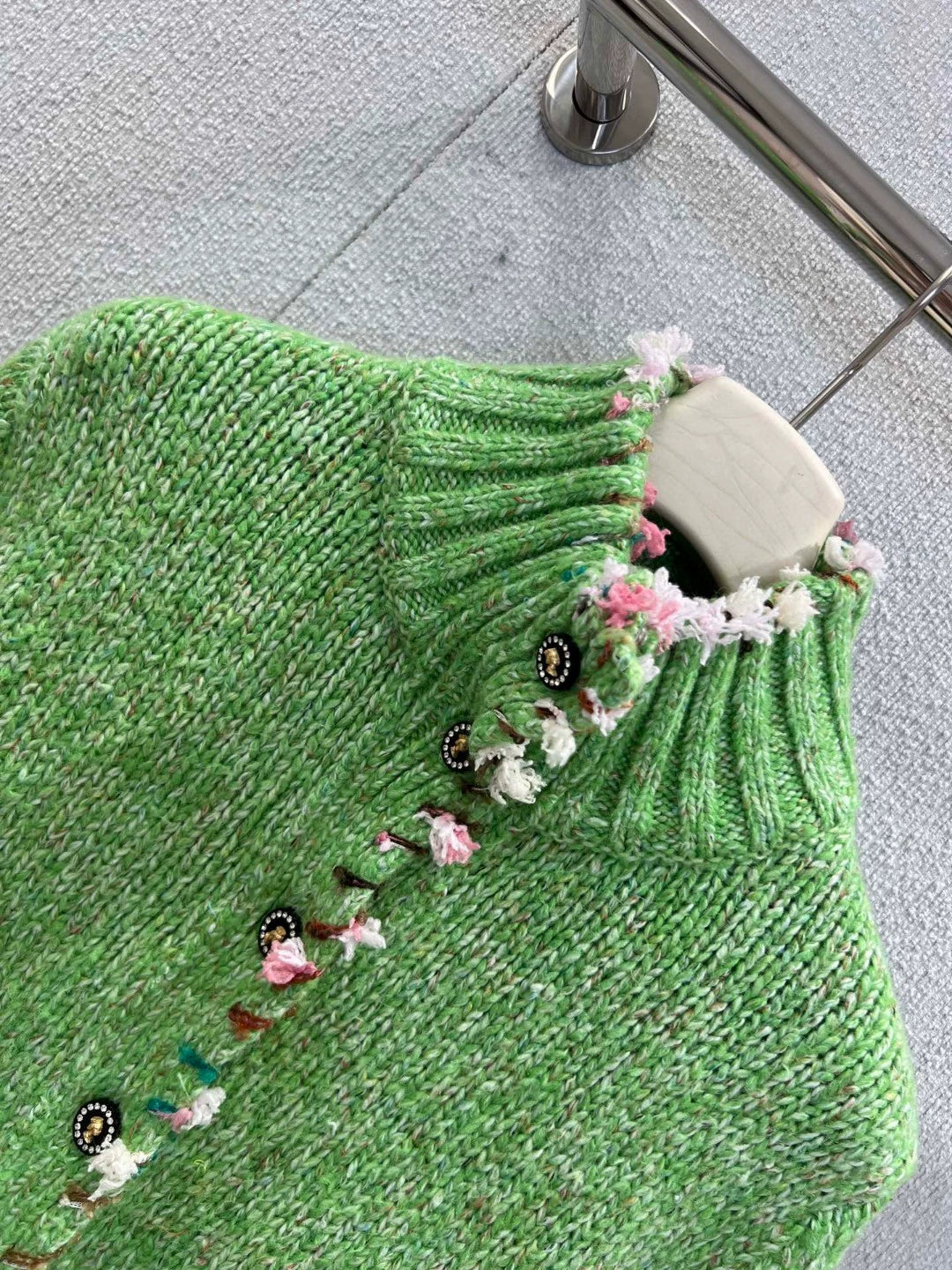 Stand up collar long sleeved sweater jacket