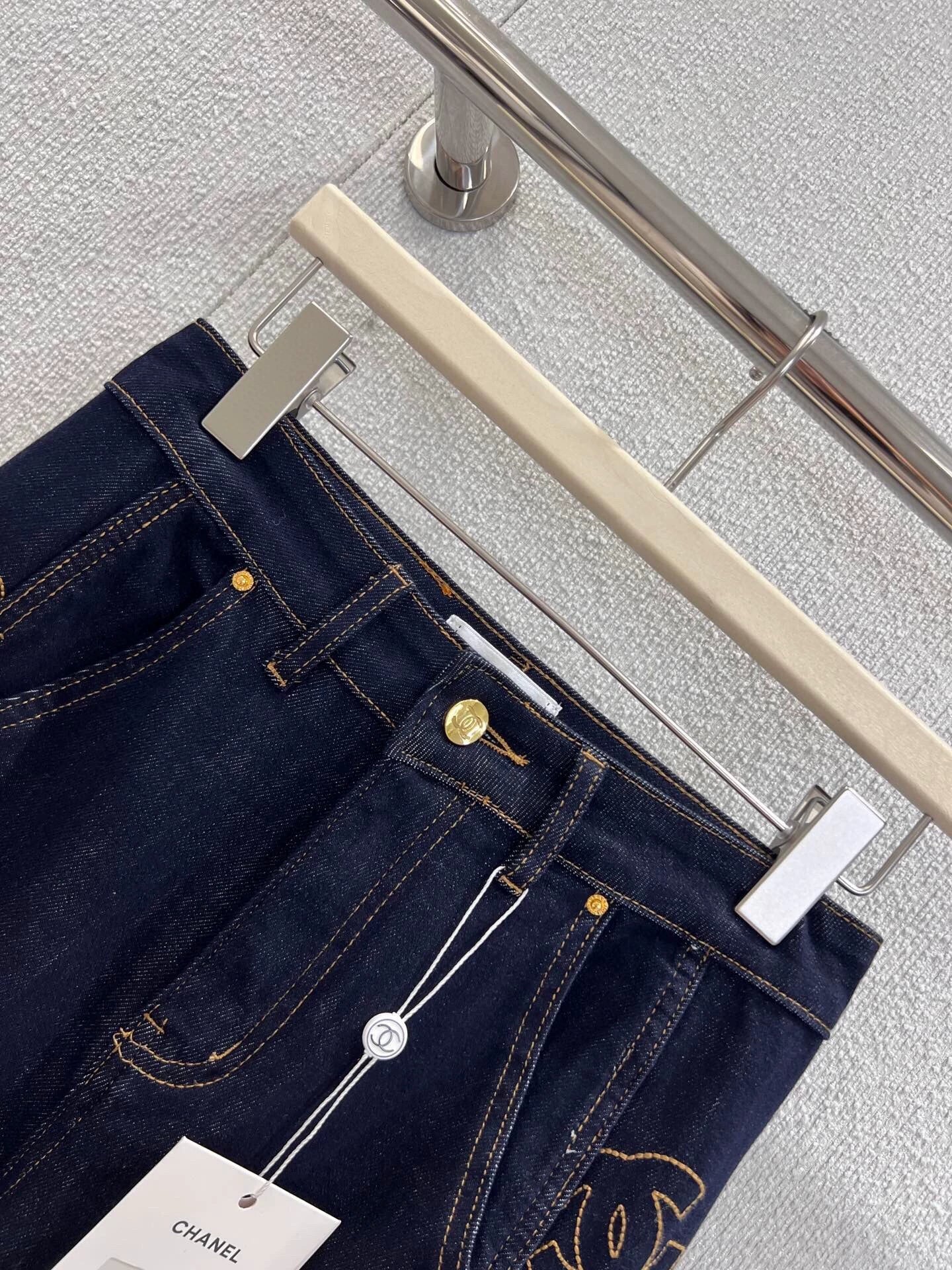 Side embroidered denim pants