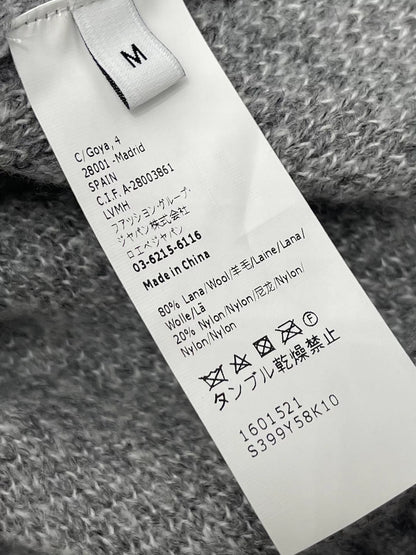 V-neck long sleeved cardigan