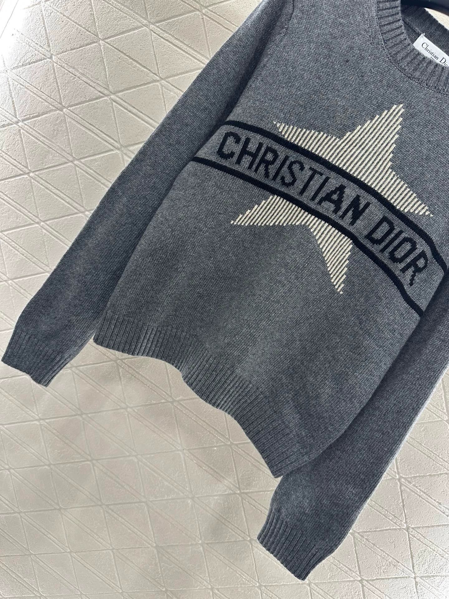 D 25 Crochet letter knitted sweater