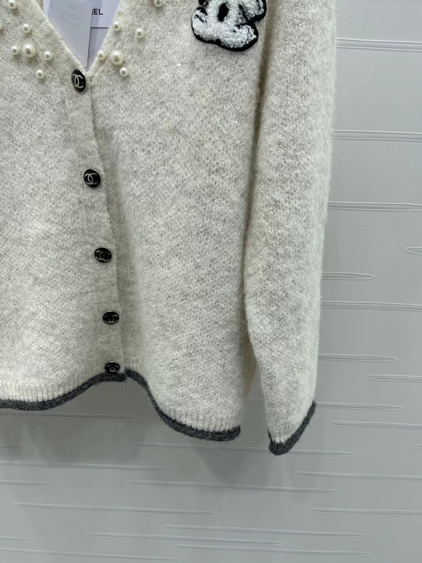 25fw V-neck pearl knitted cardigan