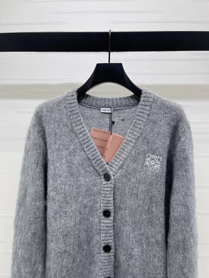 V-neck long sleeved cardigan