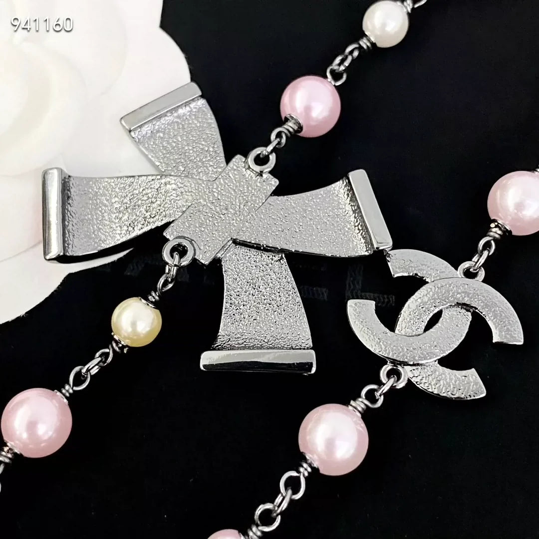 Pink enamel bow pearl sweater chain