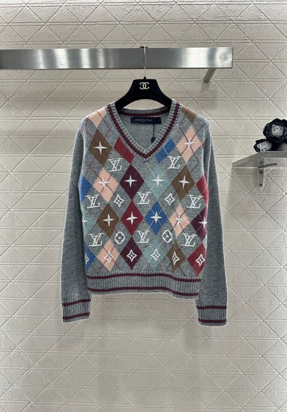 Lingge Embroidered Knitted Hooded Sweater