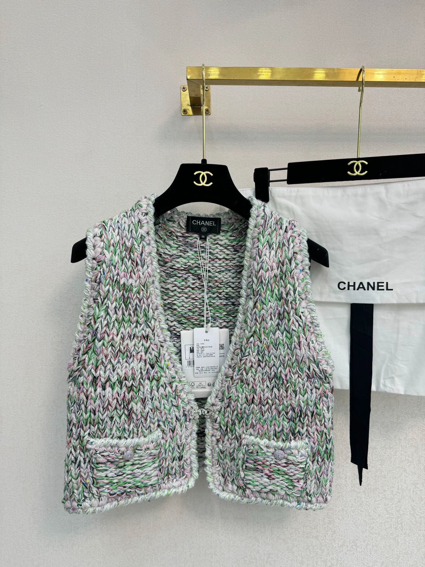 Mixed color woven vest