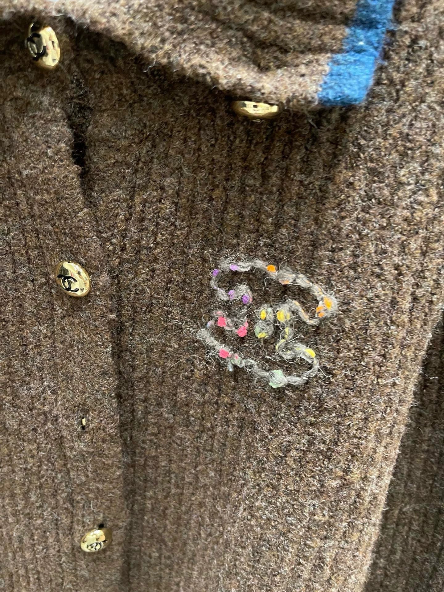 Collar contrasting sweater