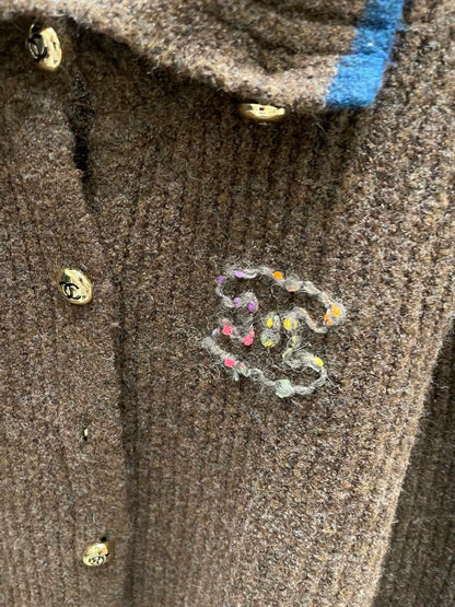 Collar contrasting sweater