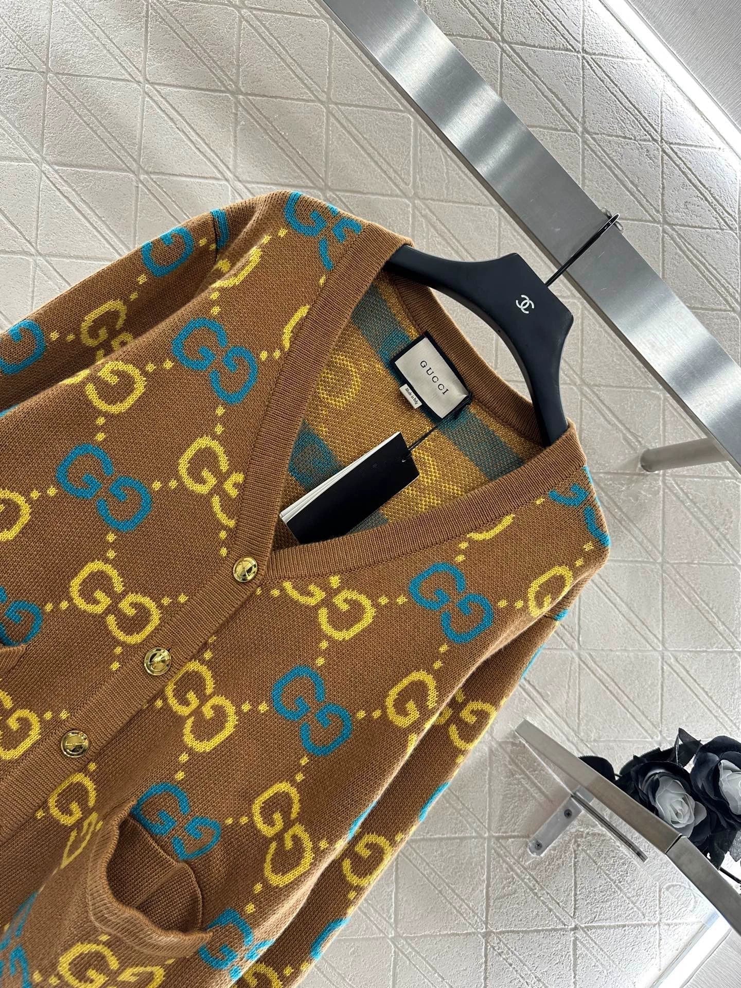 25 Jacquard knitted cardigan