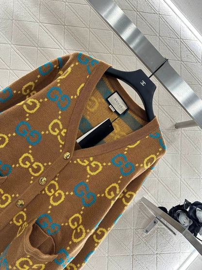 25 Jacquard knitted cardigan