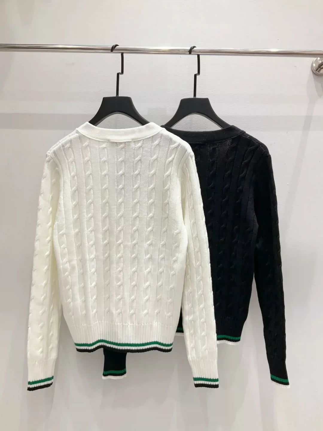 25fw V-neck long sleeved cardigan