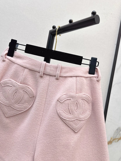 Heart shaped double pocket wool set
