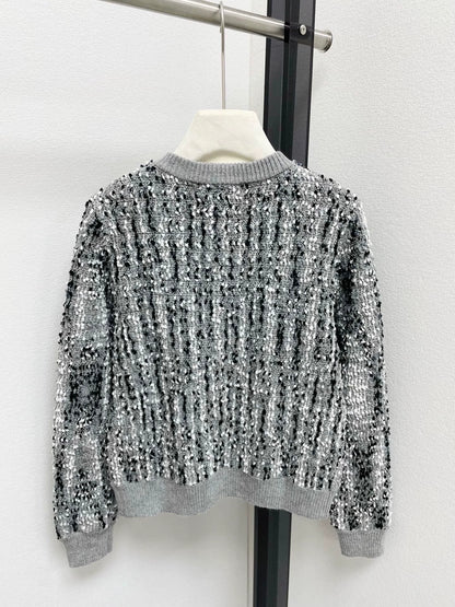 25fw Wearing a round neck cardigan with beads