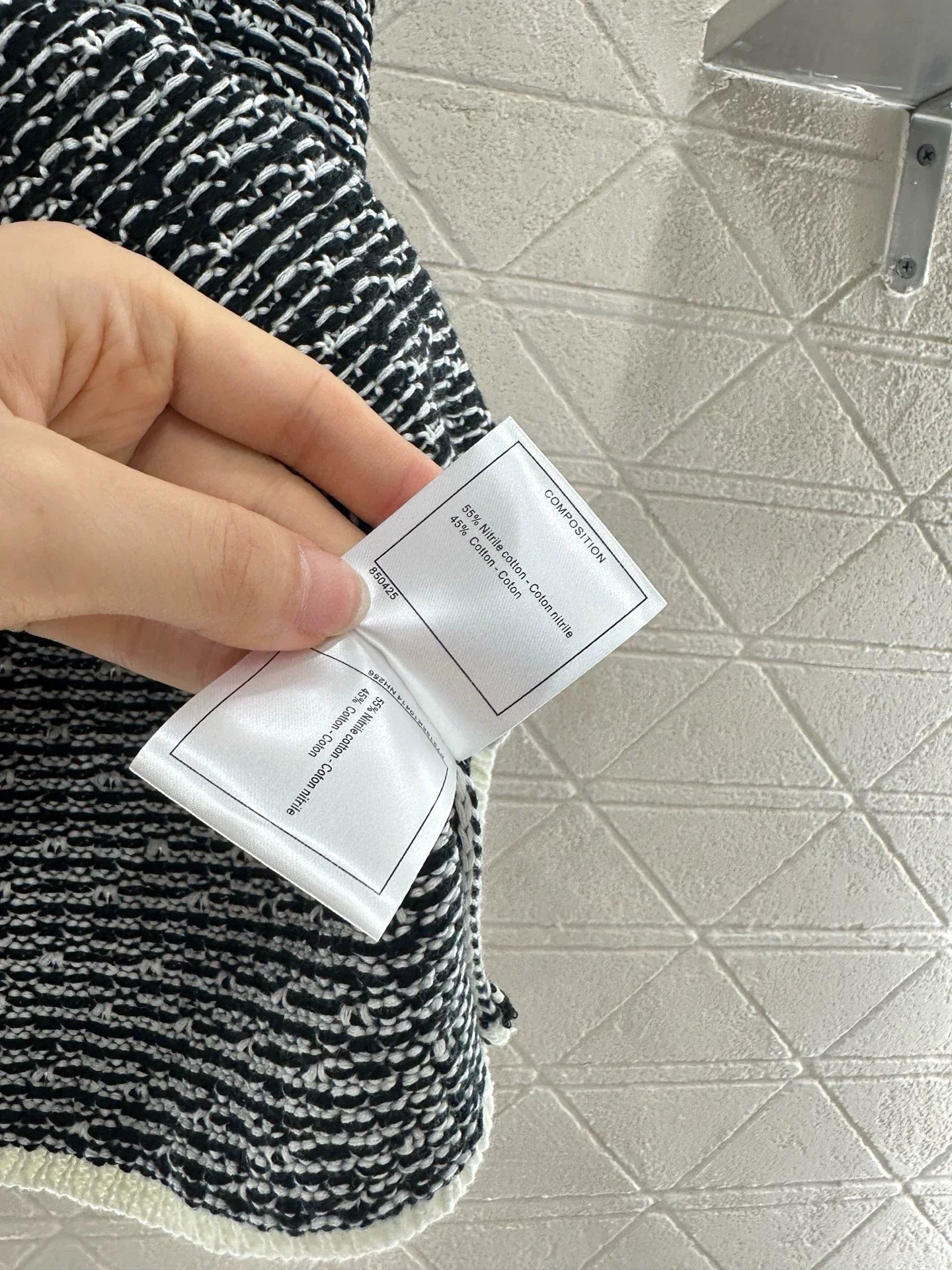 25fw Knitted vest with buckle