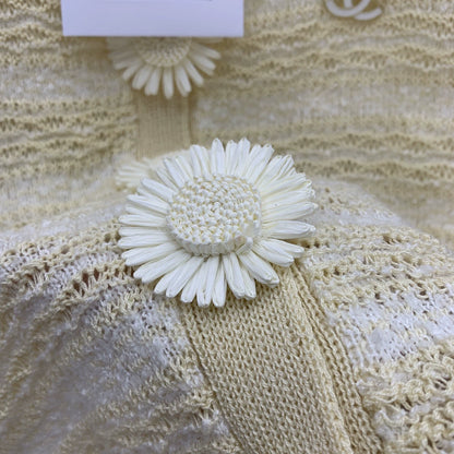 V-neck long sleeved knitted striped cardigan