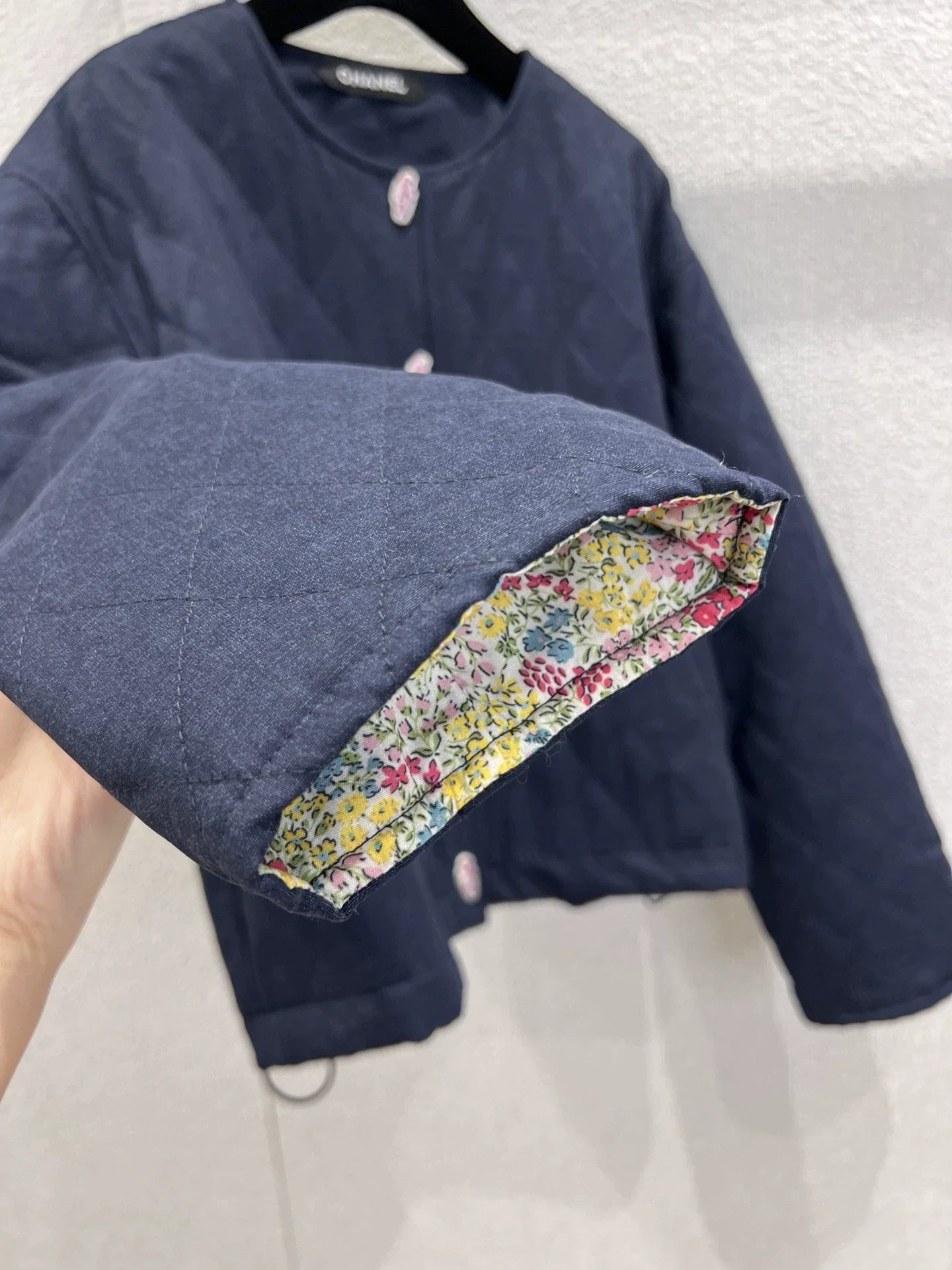 Diamond-patterned cropped denim jacket