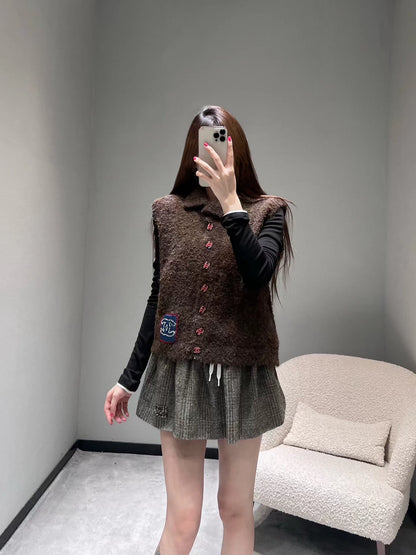 Double C-button vest