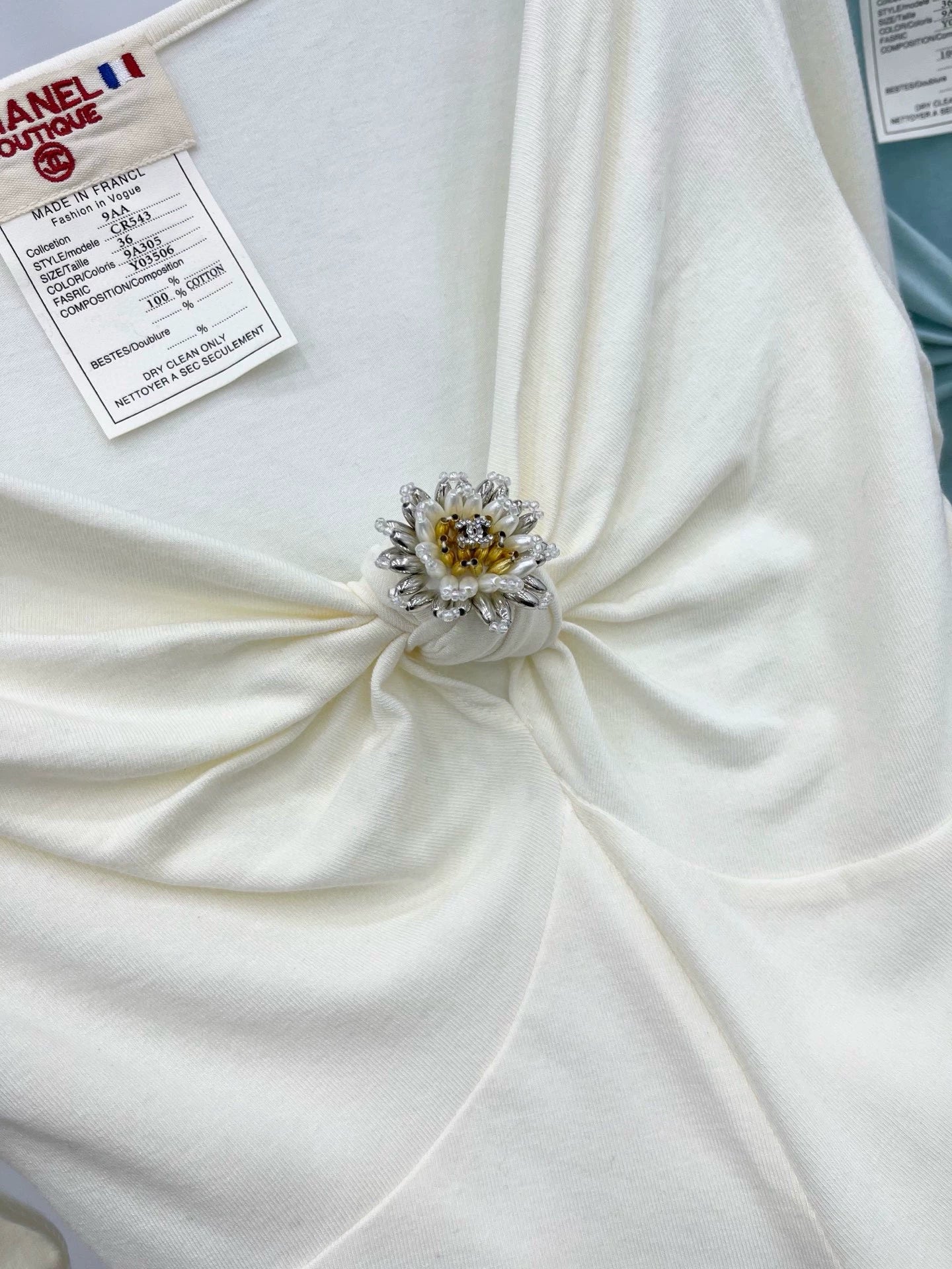 Flower decoration versatile base shirt