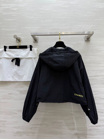 Thin hooded short jacket