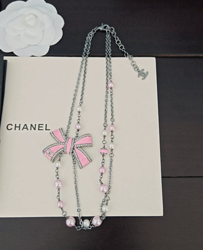 Double layered bow necklace