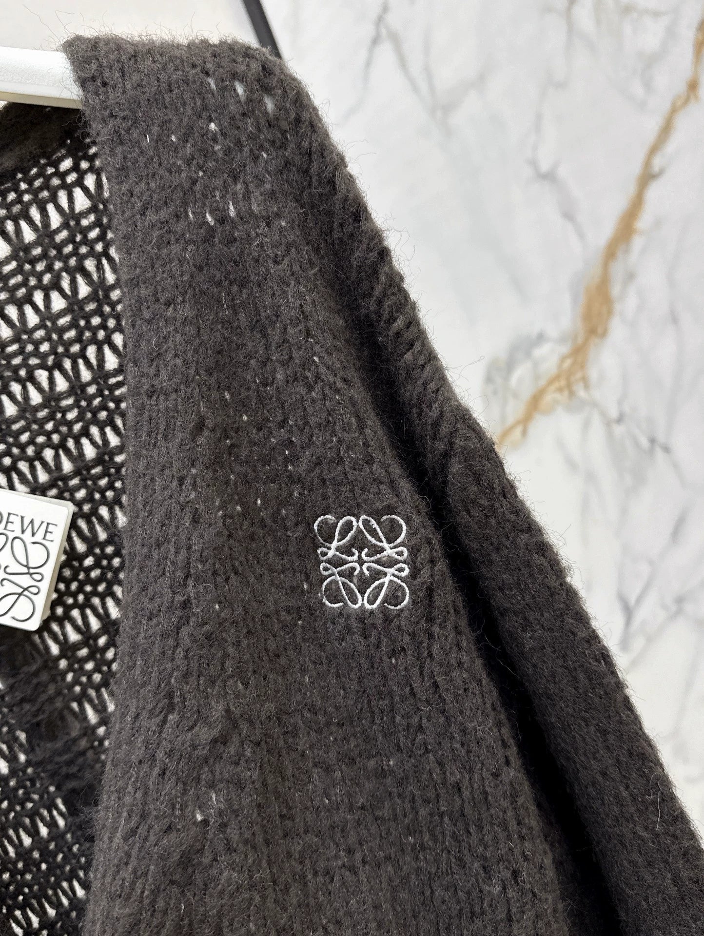 25 Embroidered decorative V-neck knitted silhouette cardigan