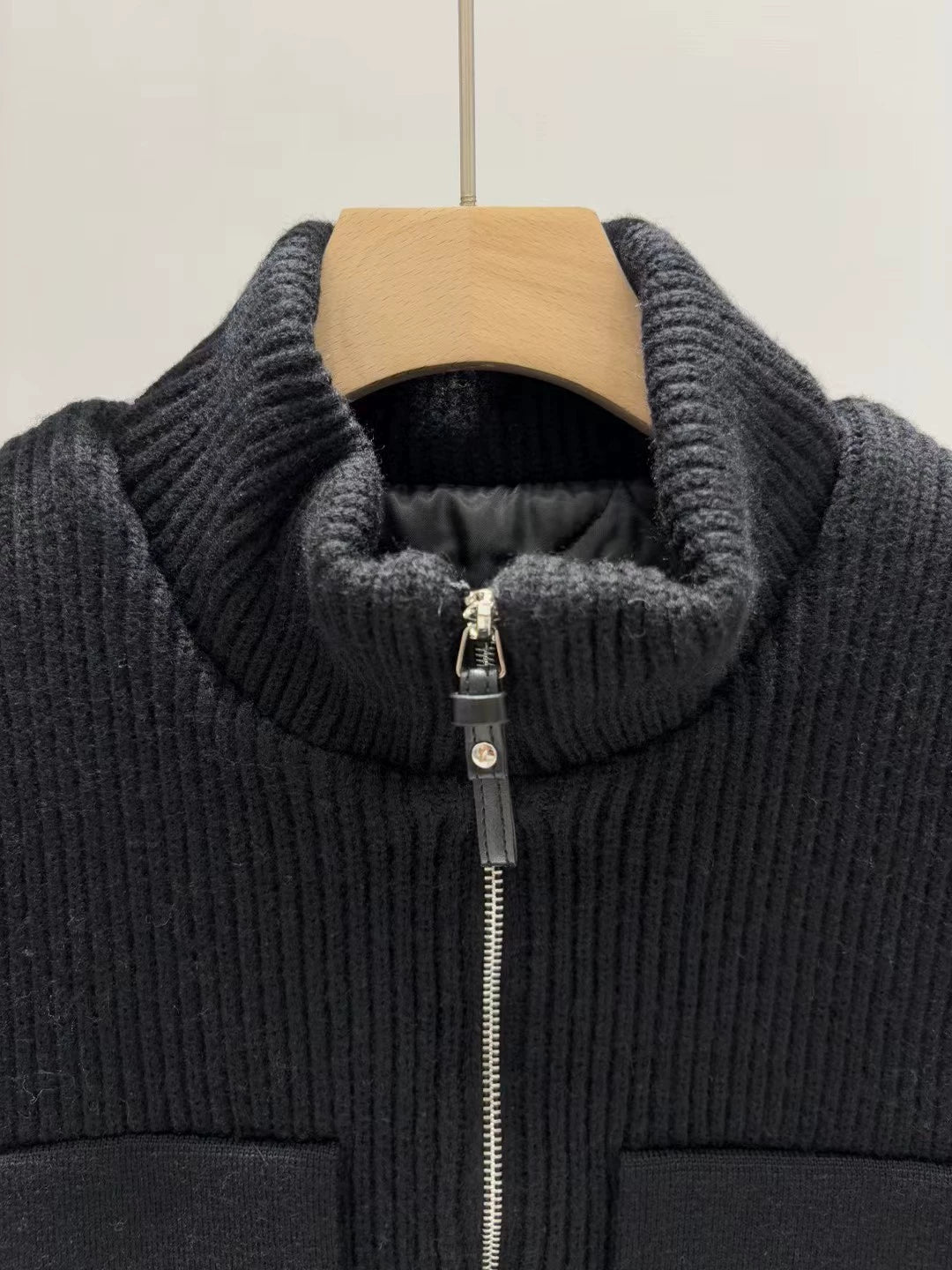 Sleeveless knitted vest