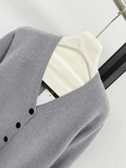 25fw V-neck knitted cardigan