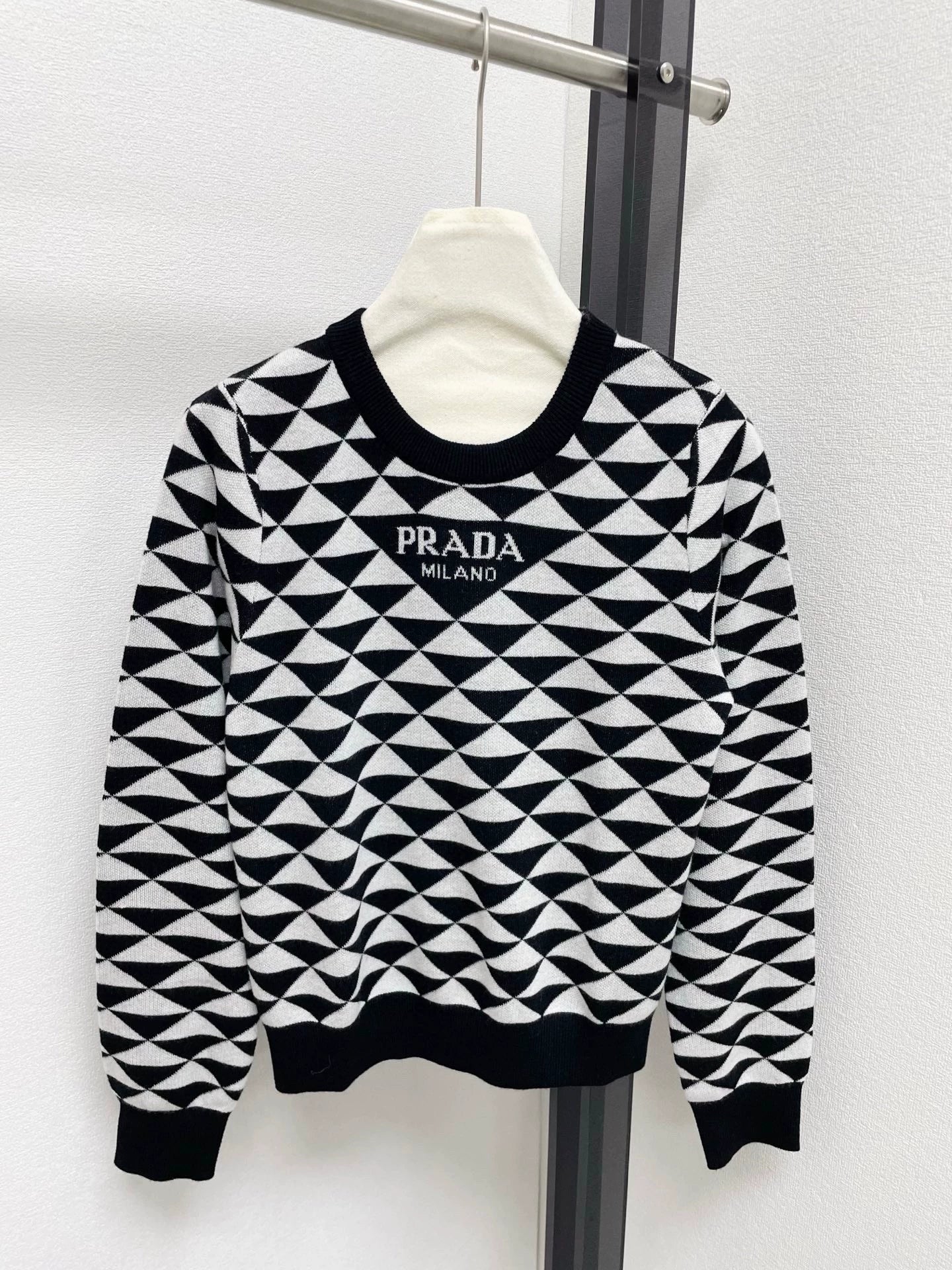 25fw Triangular knitted sweater