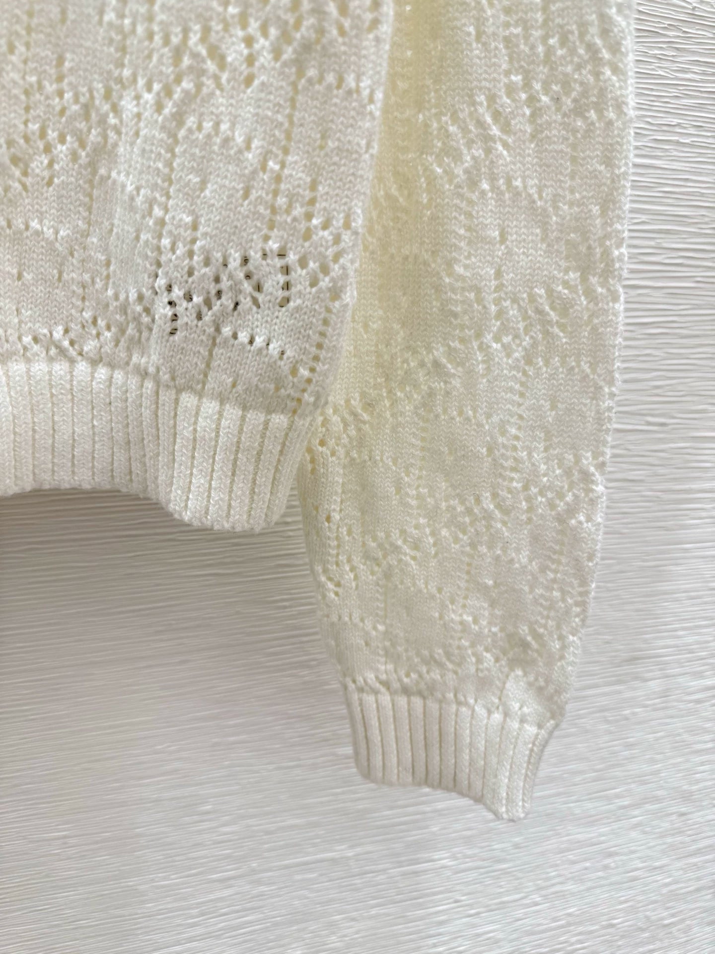 25fw Hollow knit cardigan