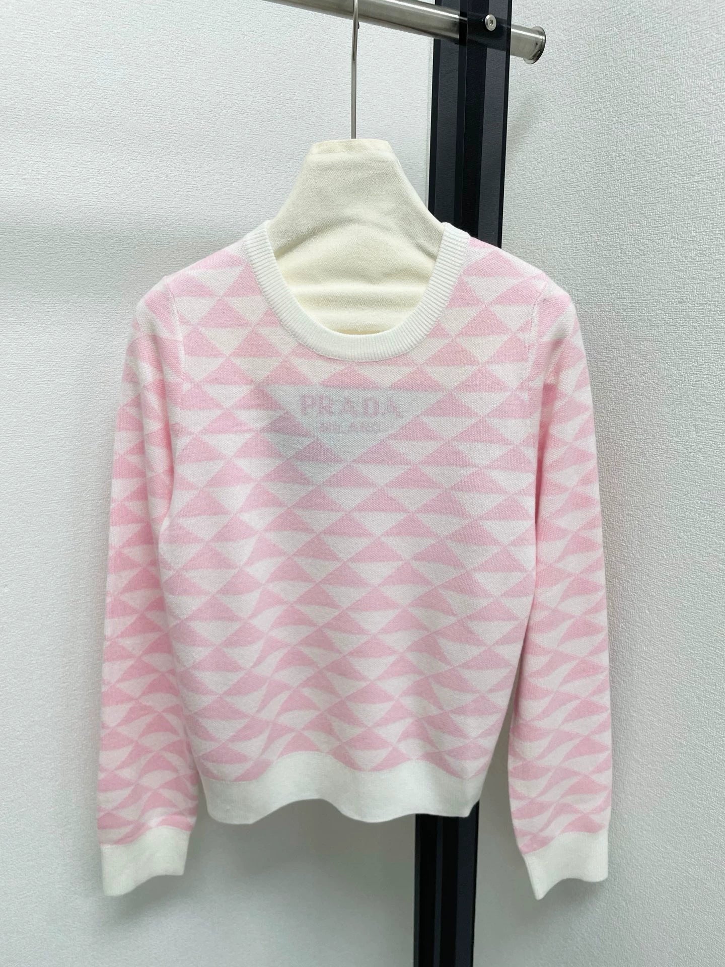 25fw Triangular knitted sweater