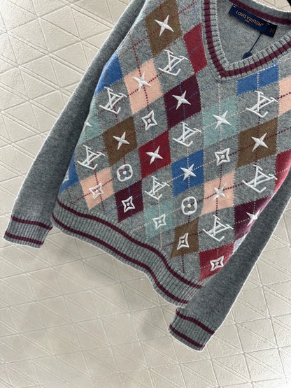 Lingge Embroidered Knitted Hooded Sweater