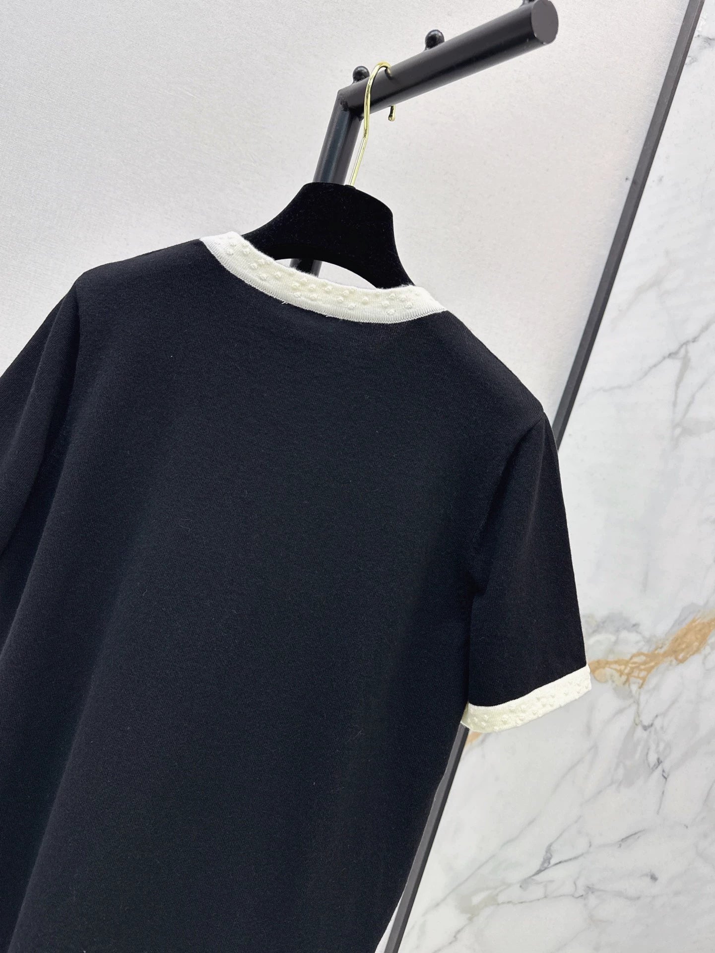 25 knitted short-sleeved top