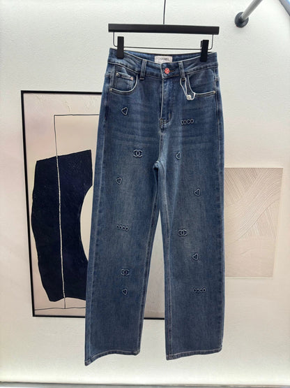 Adhesive letter elastic straight leg pants