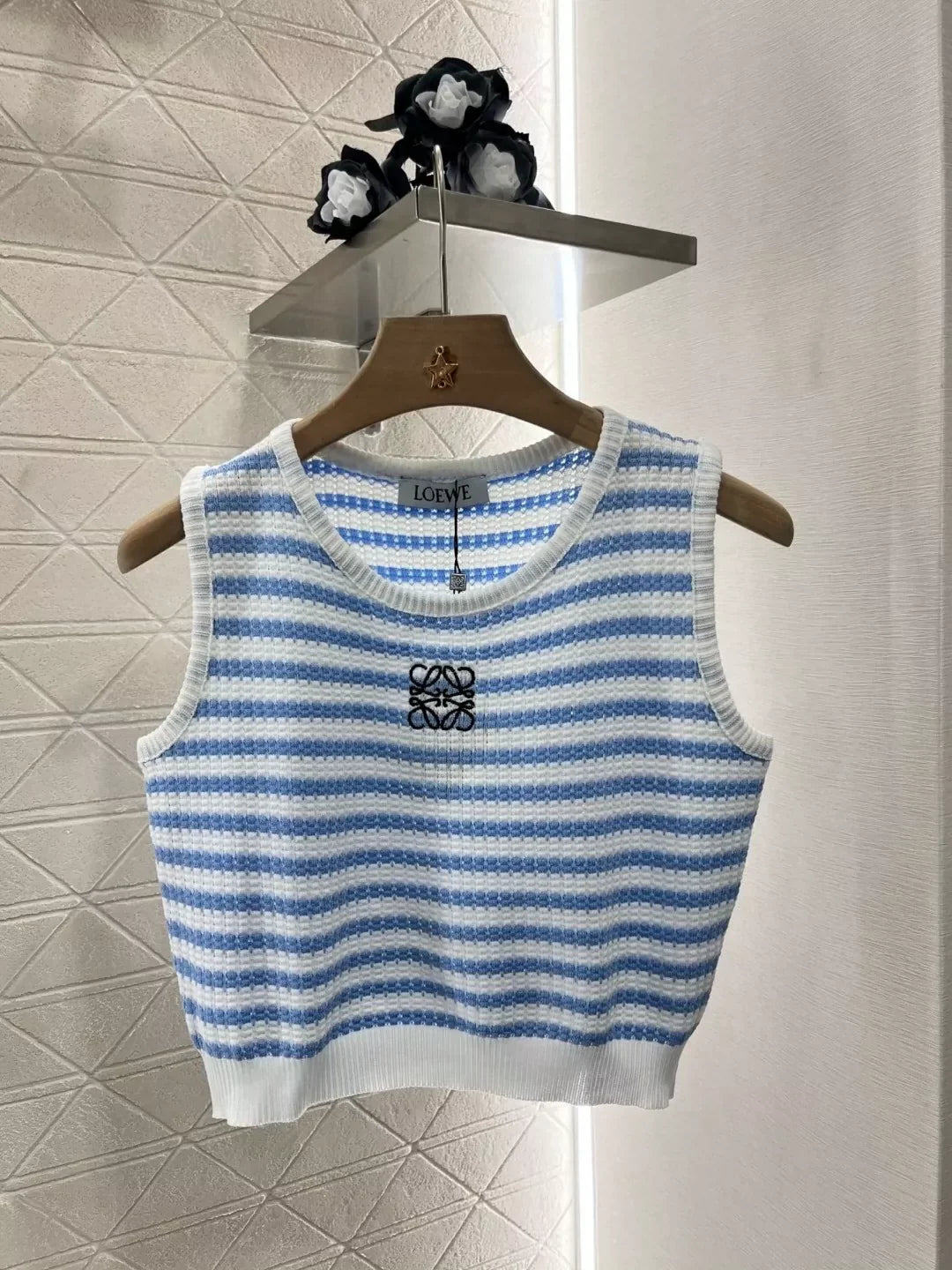 25 Spring and Summer New Contrast Stripe Embroidery Knitted Vest