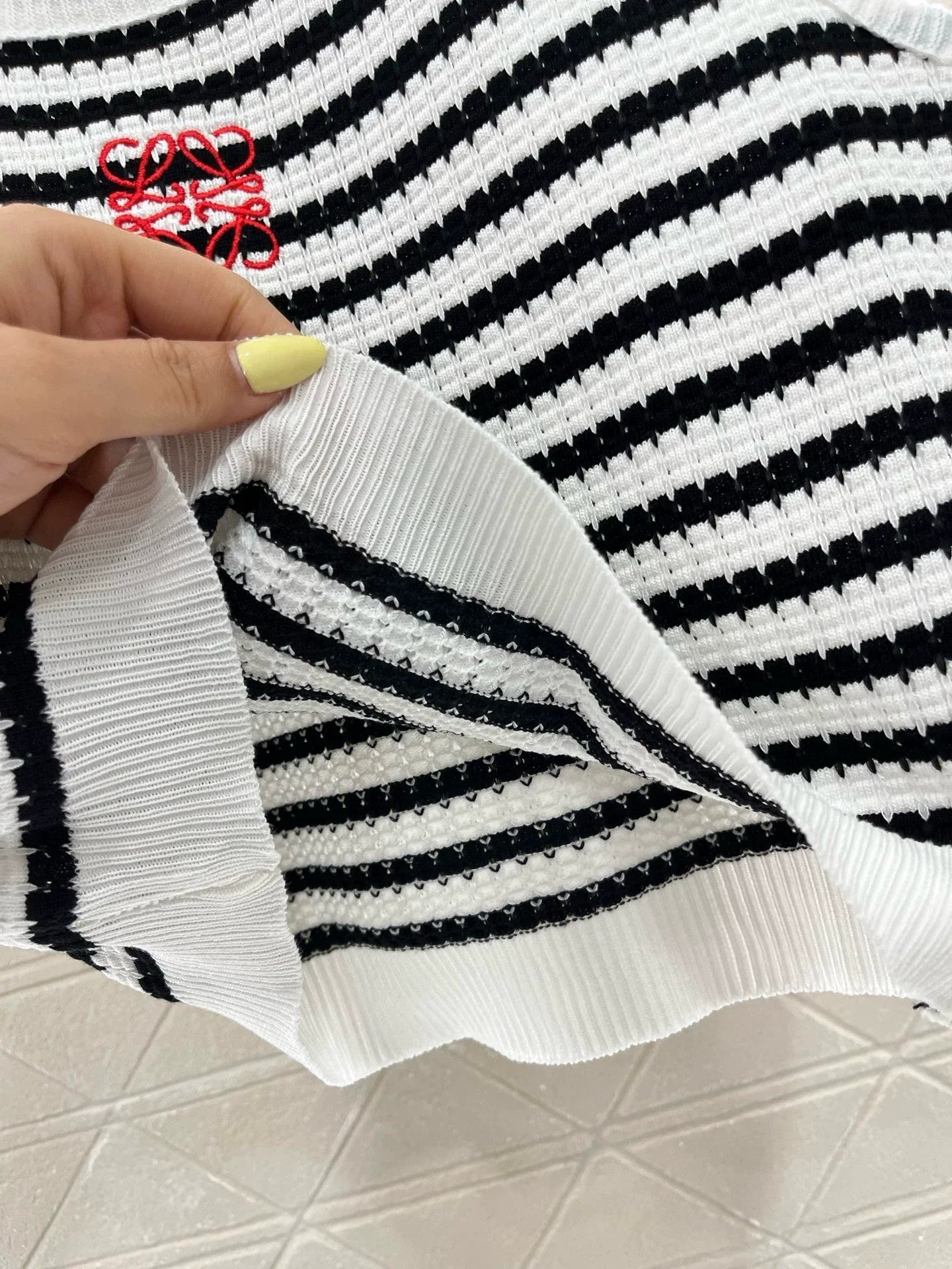 25 Spring and Summer New Contrast Stripe Embroidery Knitted Vest