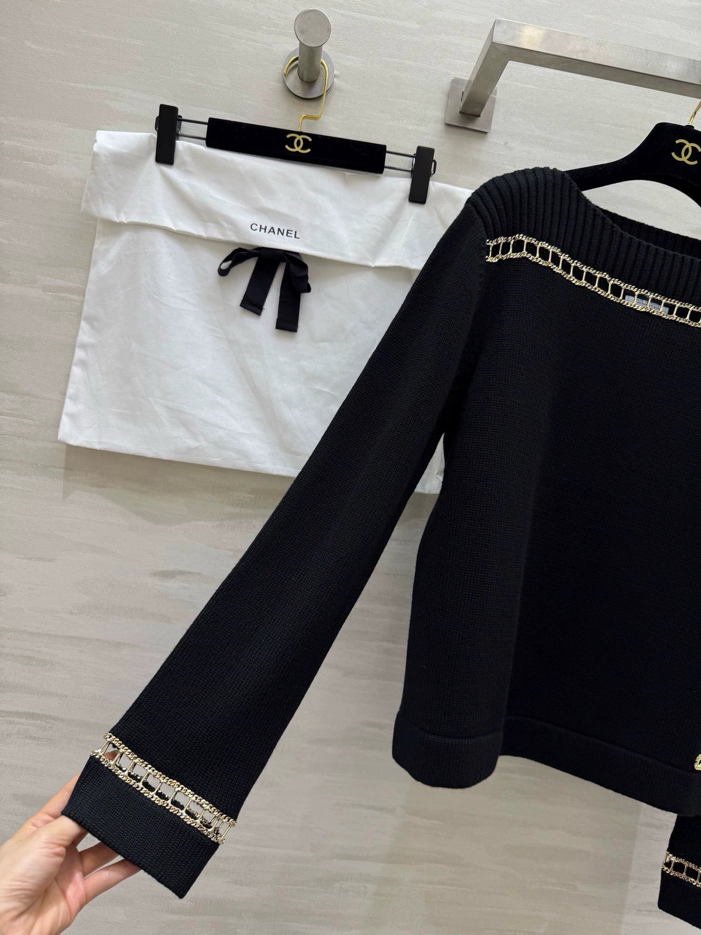 Cashmere chain suspender sweater