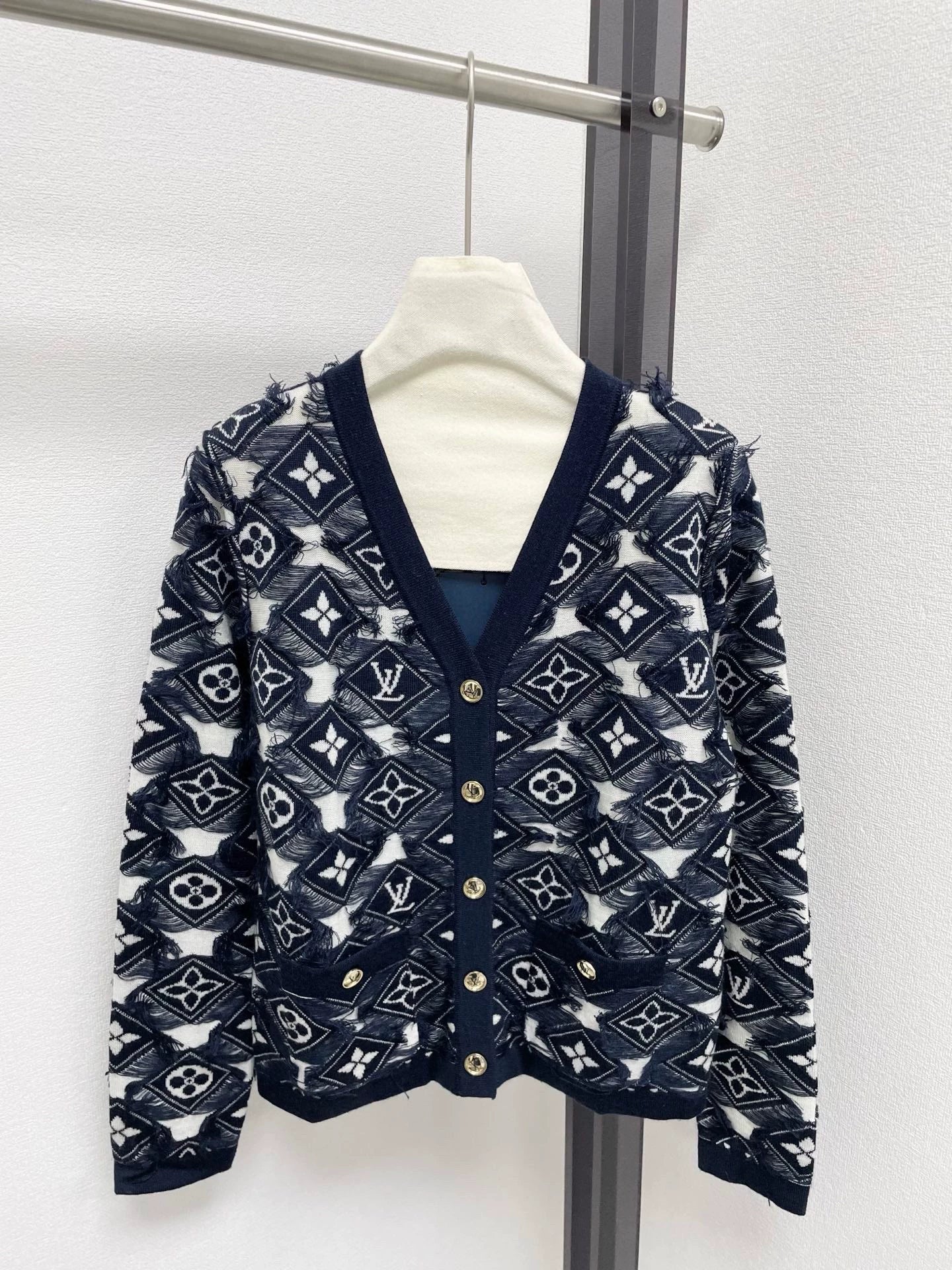 25fw Tassel contrasting color embellishment V-neck cardigan