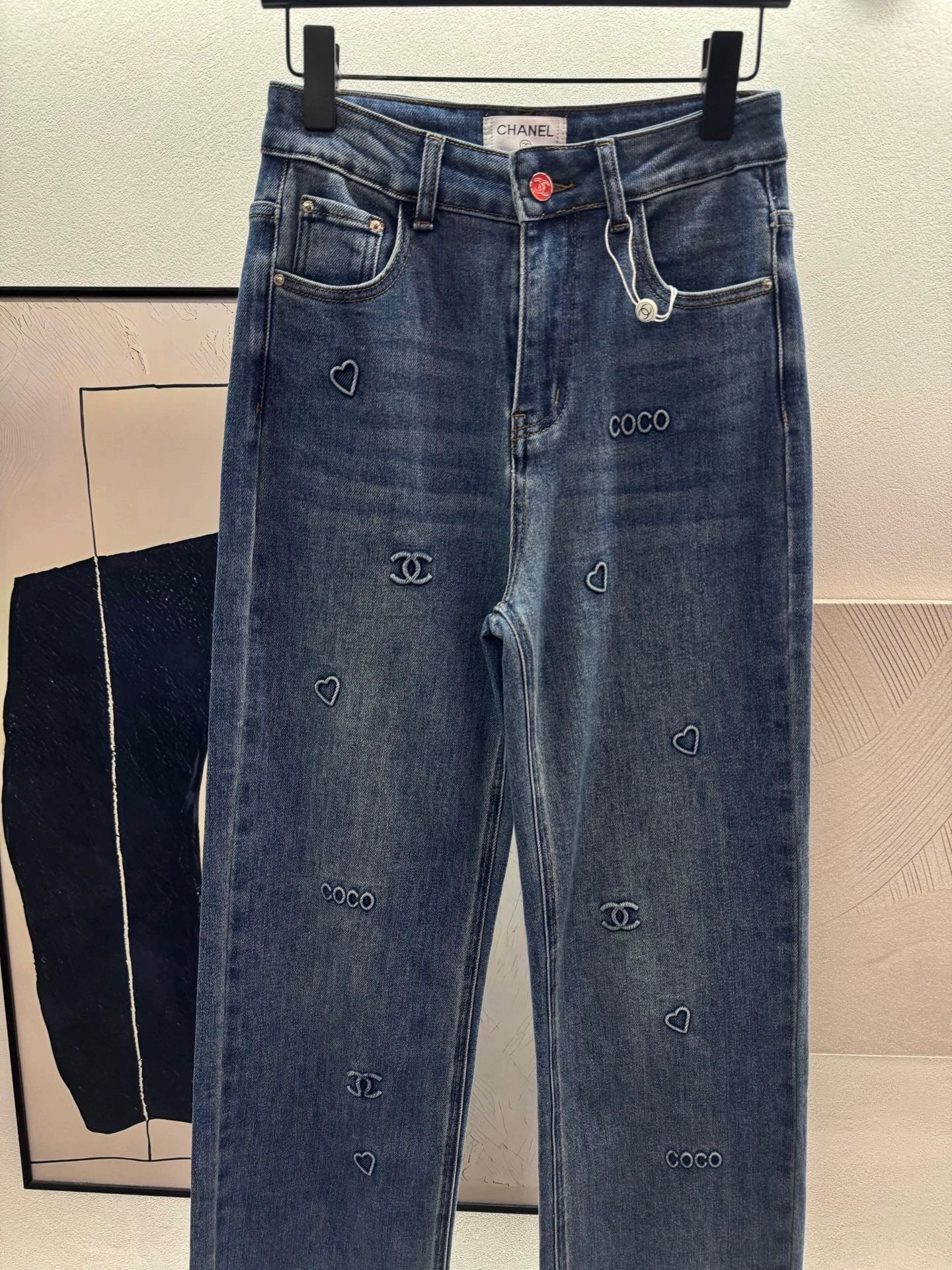 Adhesive letter elastic straight leg pants