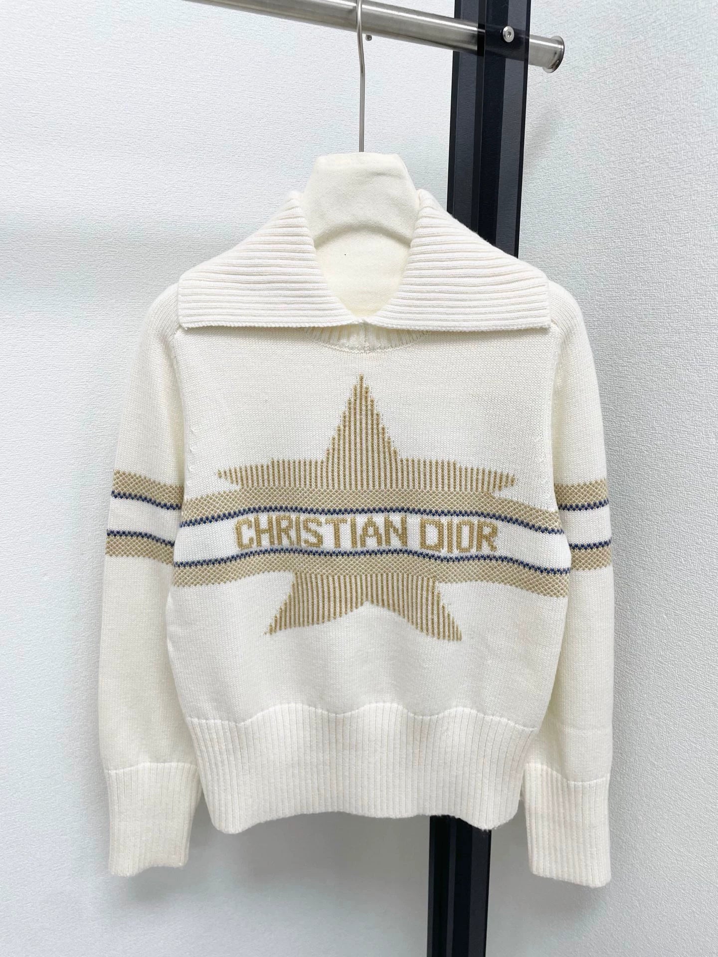 25fw Vertical contrasting navy neck sweater