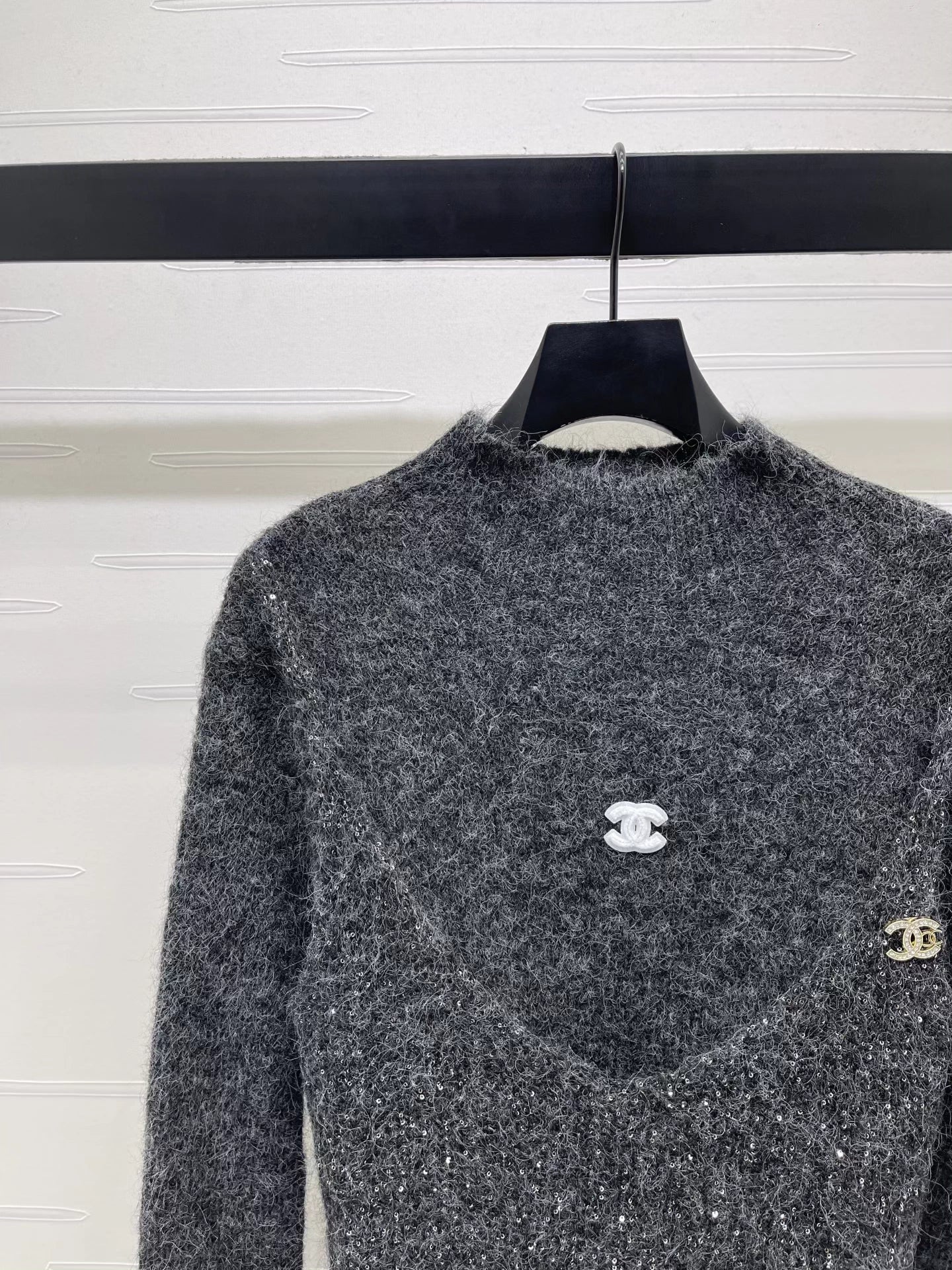 Fake two knitted long sleeved sweaters