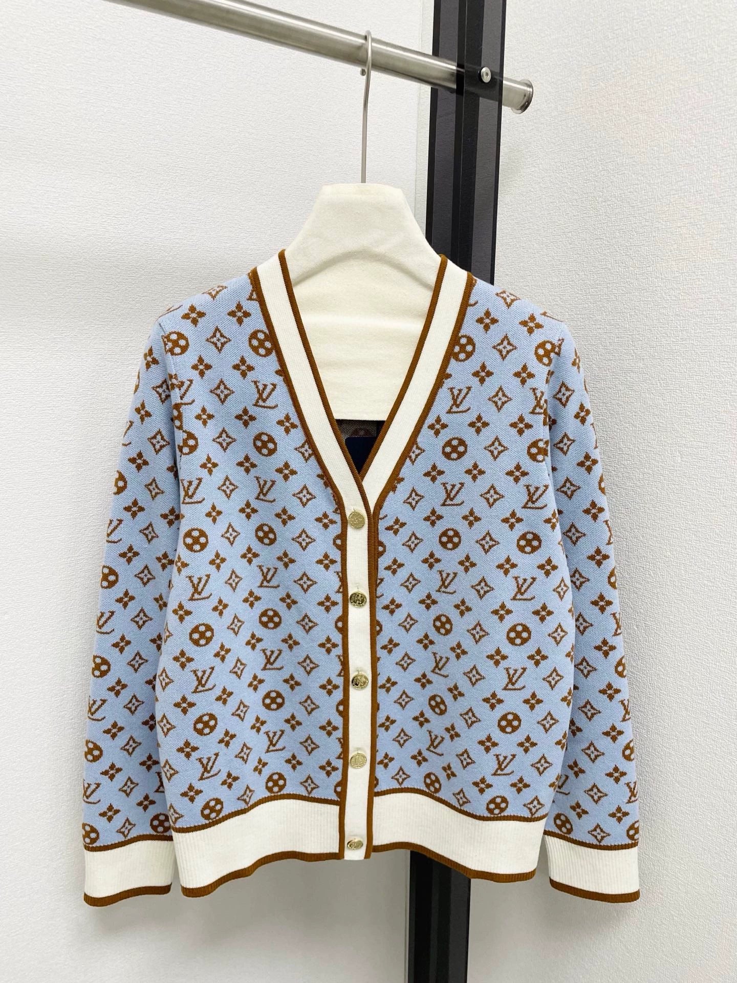 25fw Manlaohua V-neck cardigan