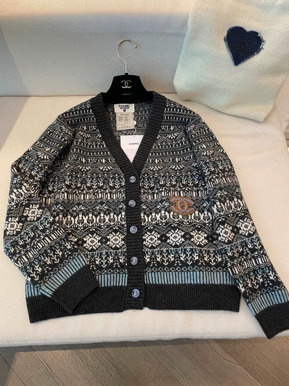 25fw New V-neck cardigan（Medieval Series）