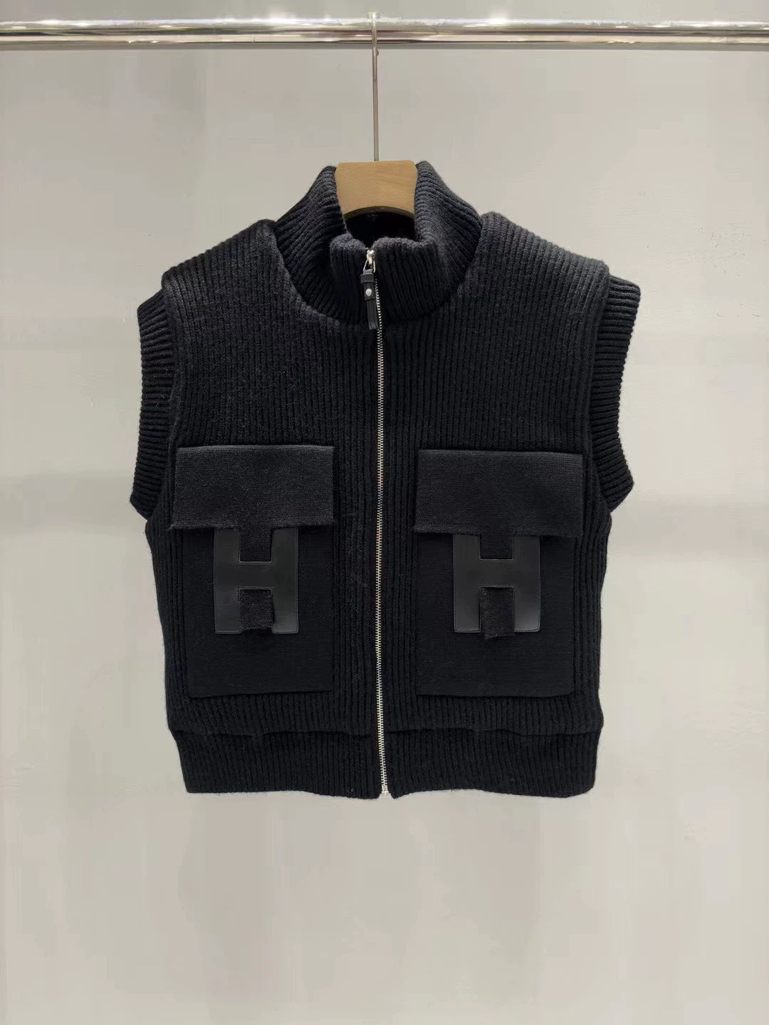 Sleeveless knitted vest