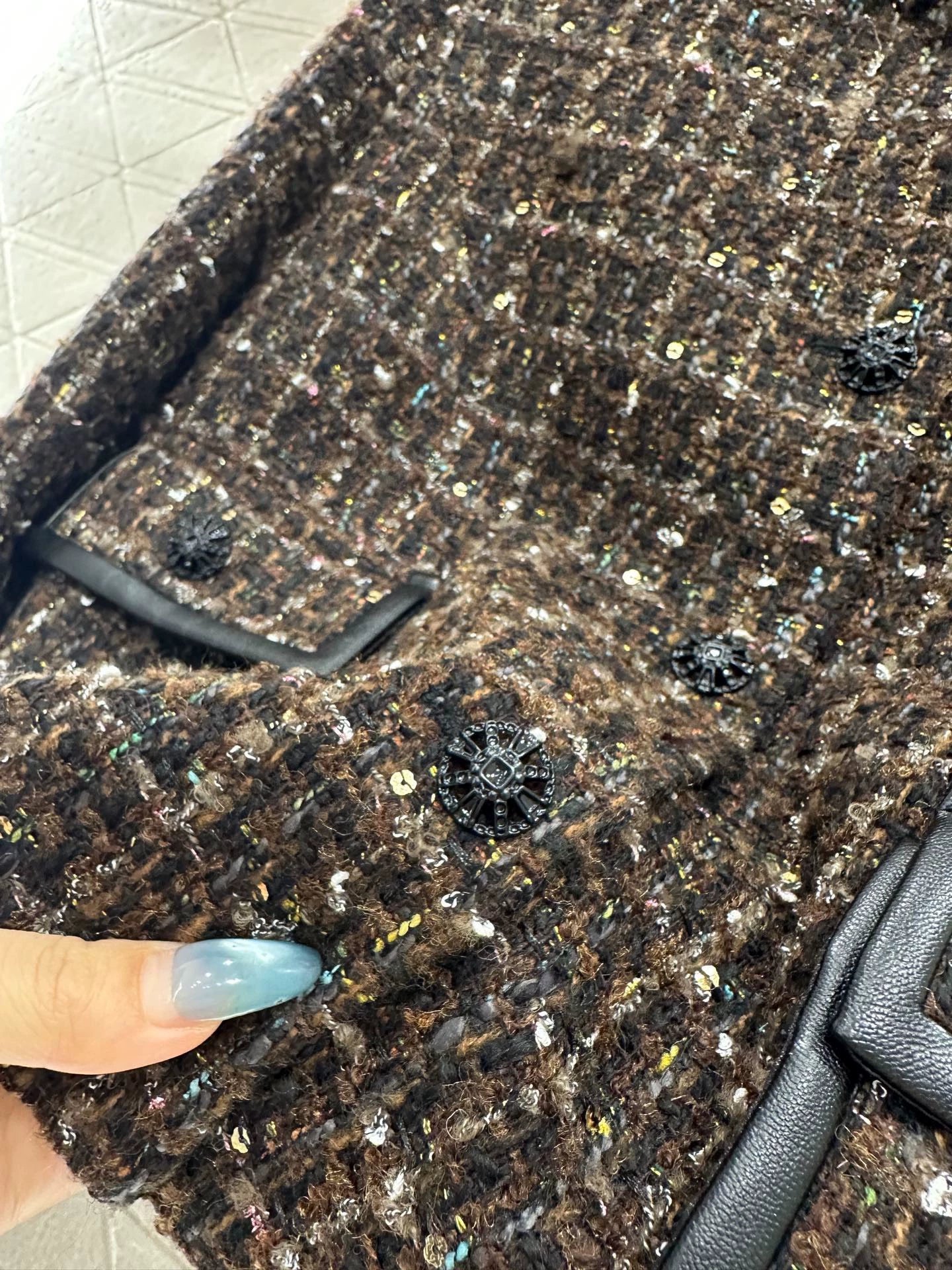 Leather collar splicing coarse woolen suit